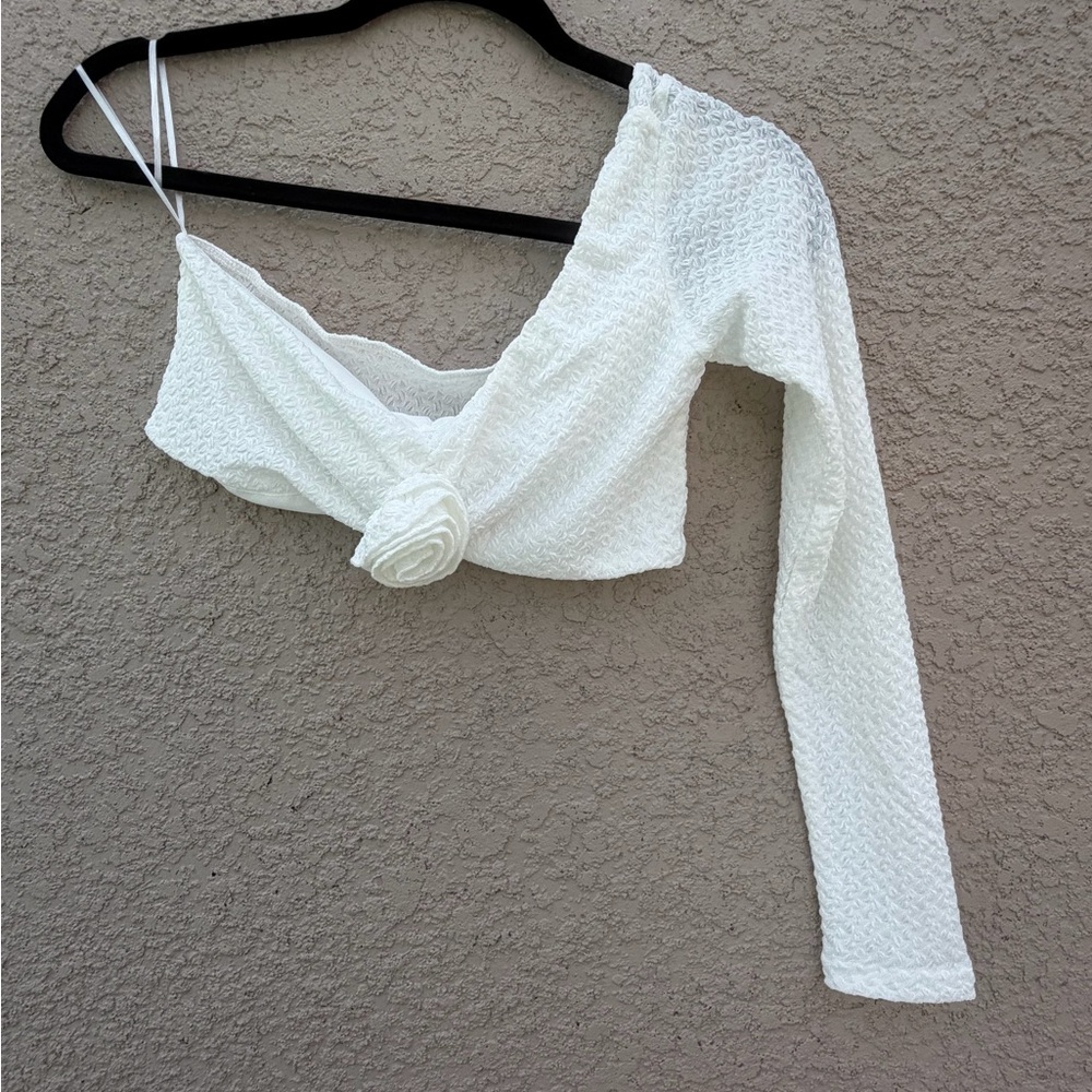White One-Shoulder Rose Detail Crop Top